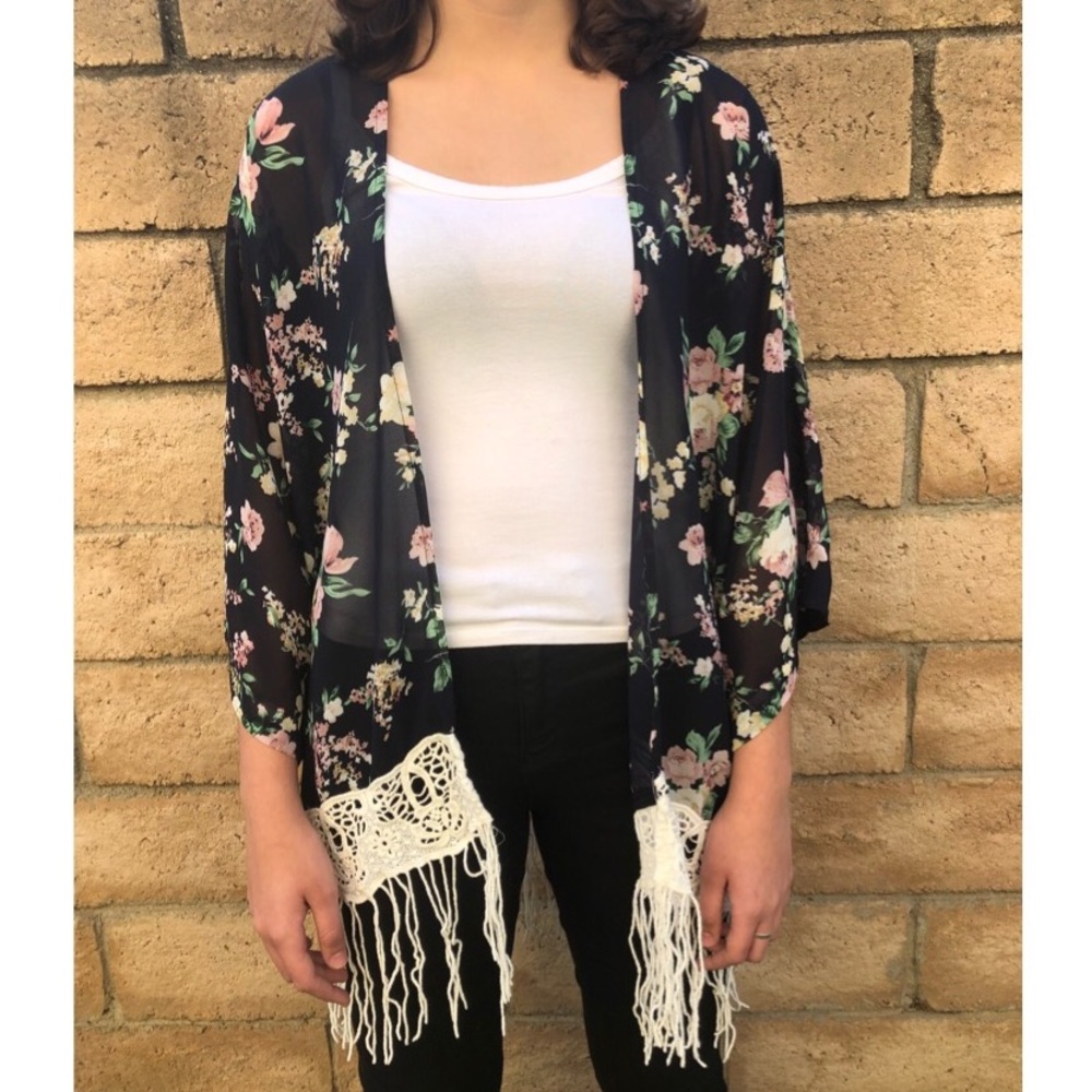 (Great Condition) Pink & Navy Floral Kimono